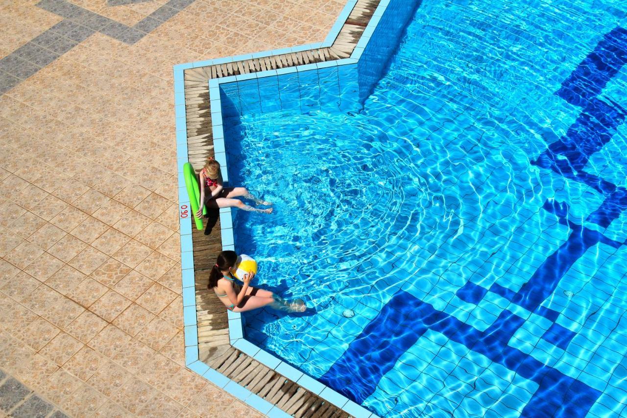 Alkionis Beach Hotel Apartments Sfáka Eksteriør billede