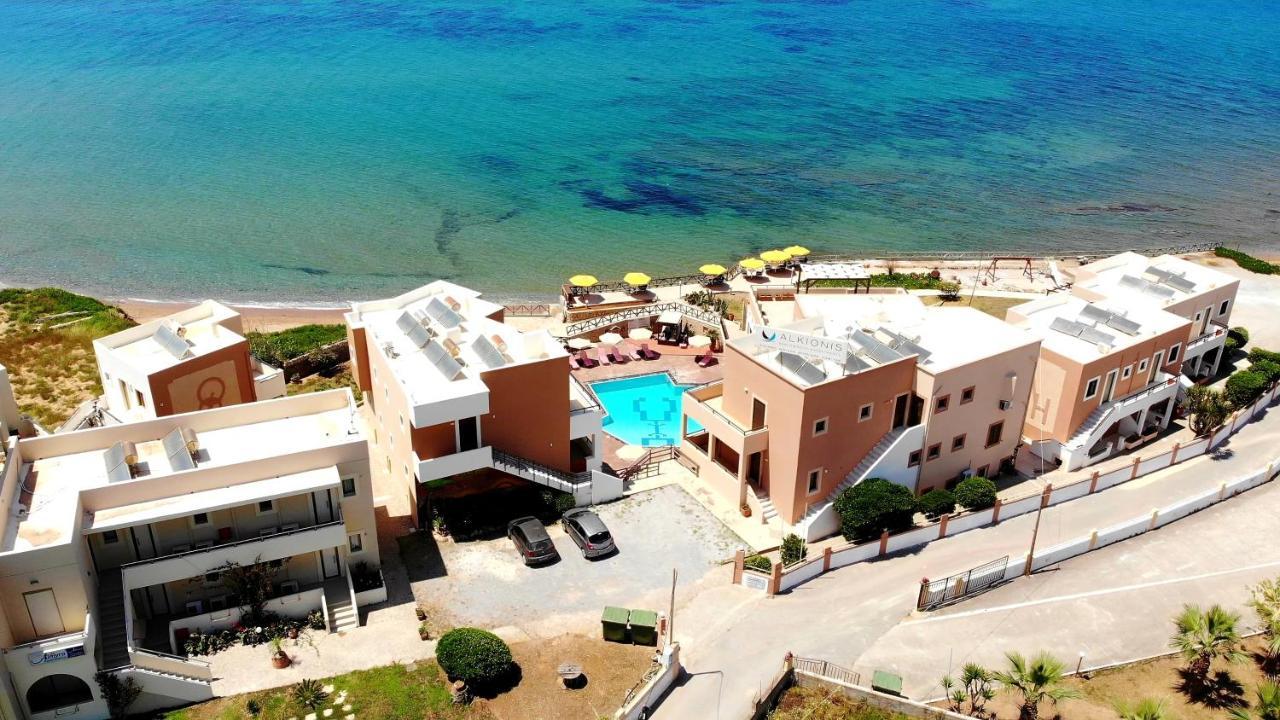 Alkionis Beach Hotel Apartments Sfáka Eksteriør billede